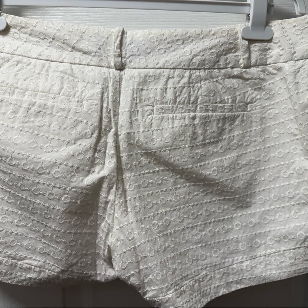 Banana Republic Mid Rise Shorts Women’s Feminine White Eyelet Like New - Picture 5 of 10